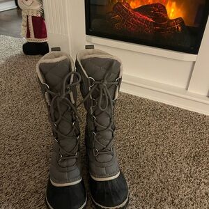 Sorel Gray and Black Winter Footwear